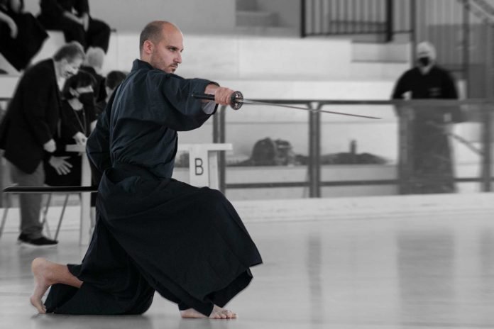 Cauda iaido nukitsuke
